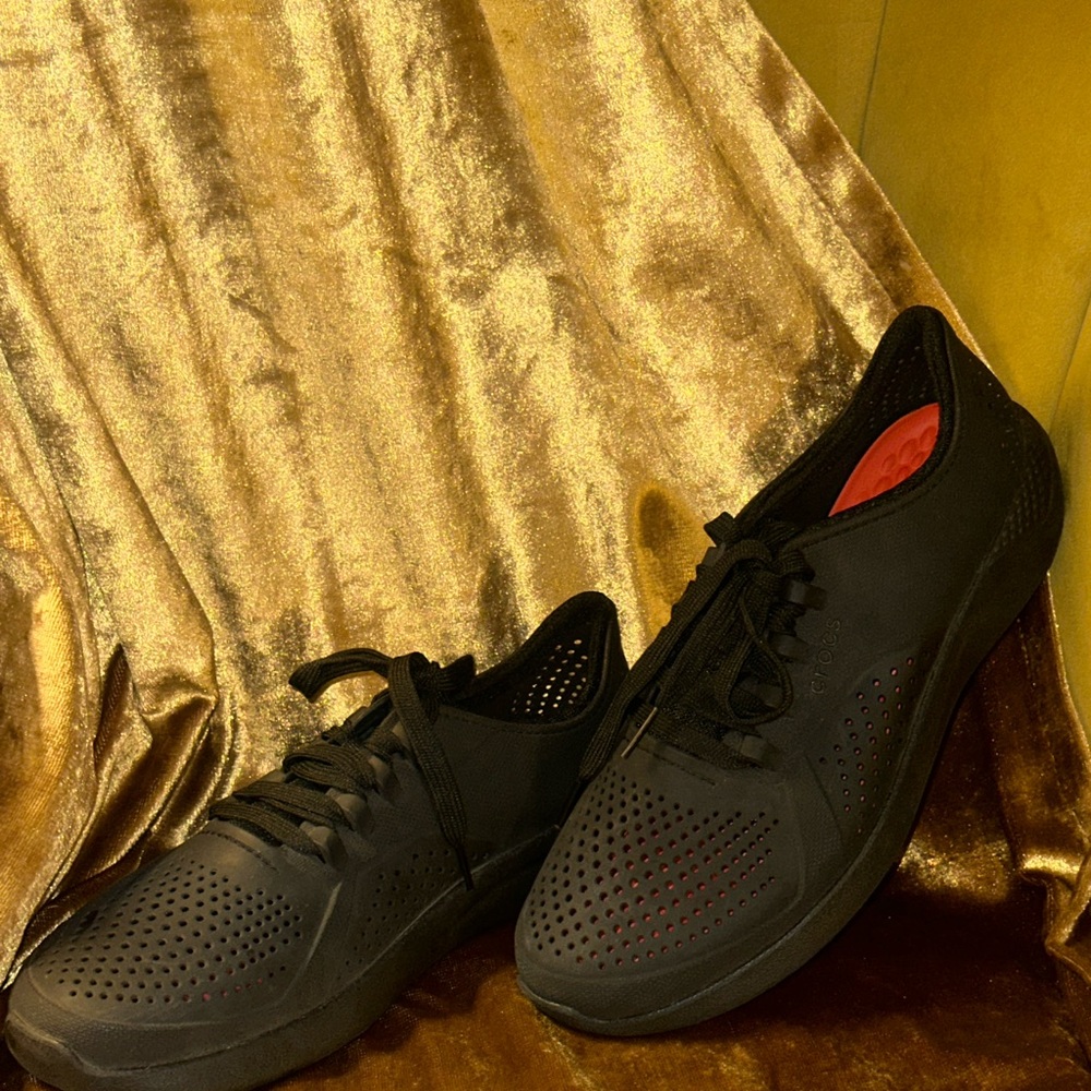 CROCS Black Sneakers Comfortable and Versatile